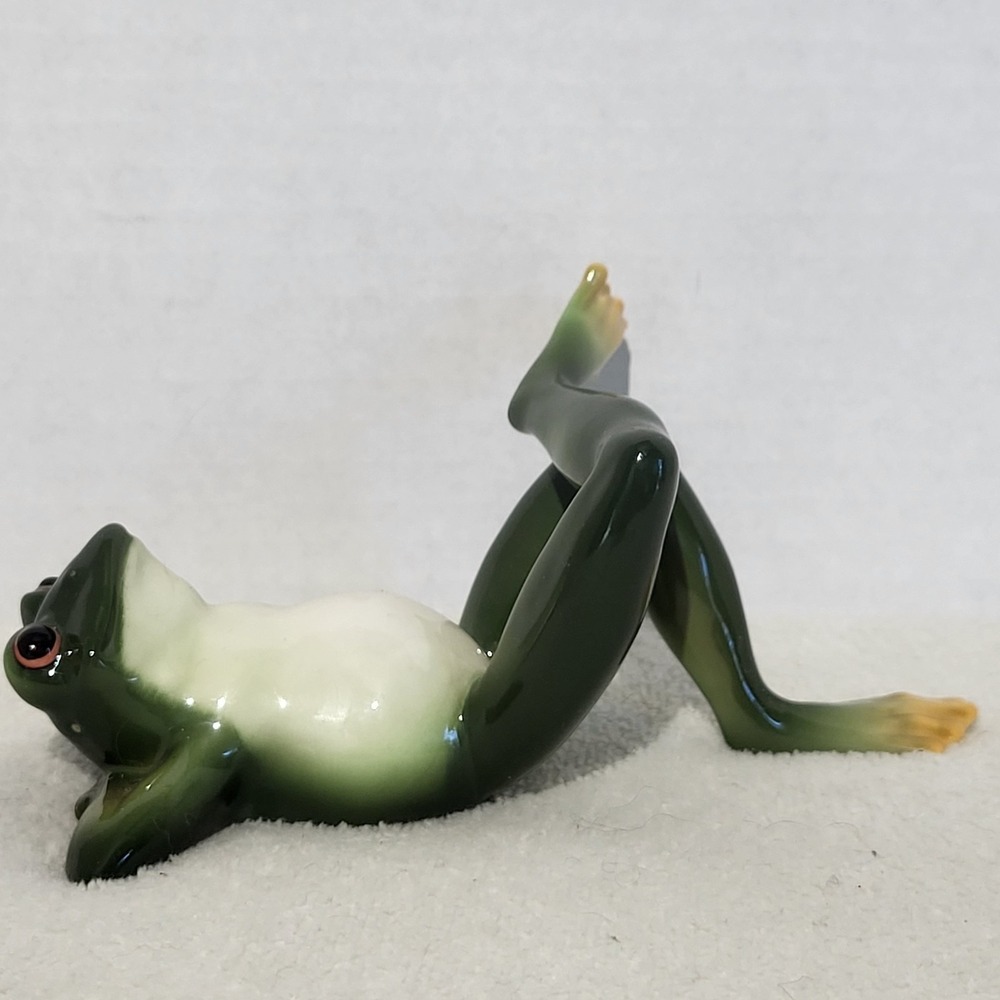2002 Franz Porcelain Frog Resting on back FZ00079 Daydreamer